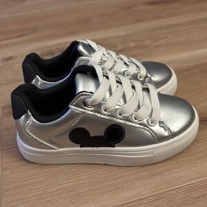 ALDI 2024 Disney Mickey Mouse Court Sneakers Shoes Silver Size 9